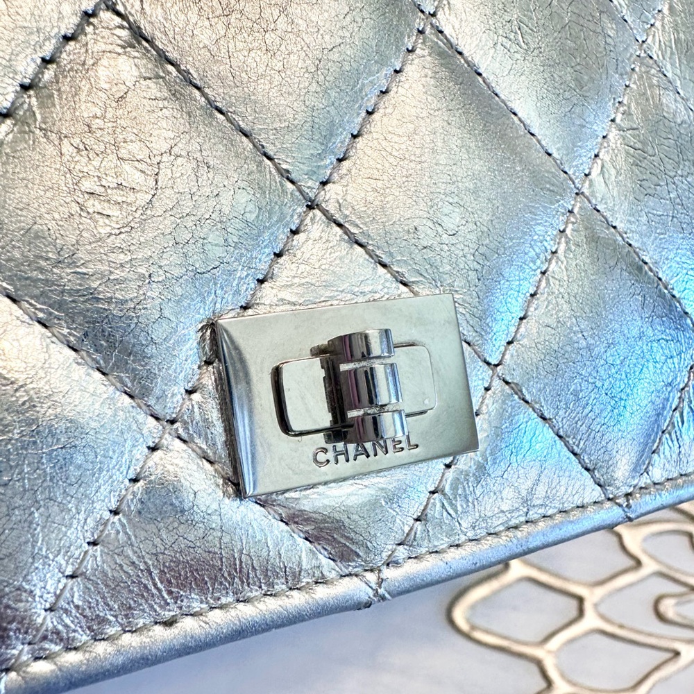 CHANEL Silver Bifold Wallet - Picture 3 of 12